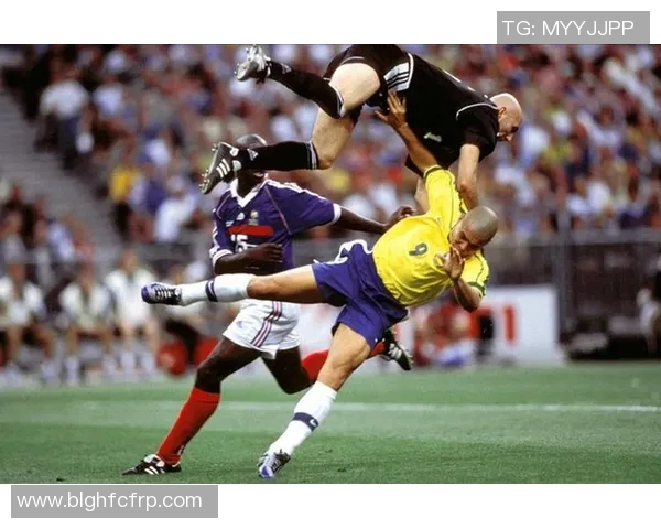 43位传奇足球球星的荣耀瞬间与绿茵场上不灭的经典记忆 43位传奇足球球星的荣耀瞬间与绿茵场上不灭的经典记忆