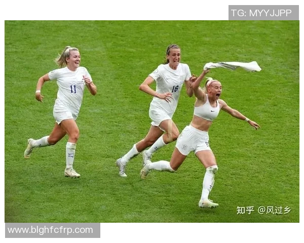 女足球星账号走红社交平台展现赛场风采与幕后故事