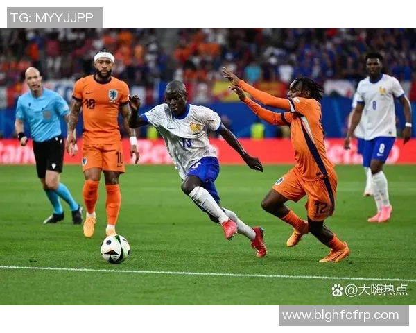 足球球星展现强大胸肌魅力,健硕身材助力赛场突破与拼搏精神 足球球星展现强大胸肌魅力,健硕身材助力赛场突破与拼搏精神