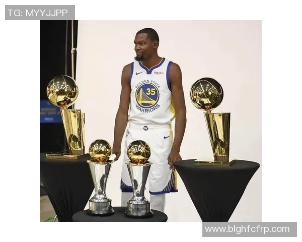 重名球星的命运交织：盘点那些足球场上相似名字背后的故事与成就